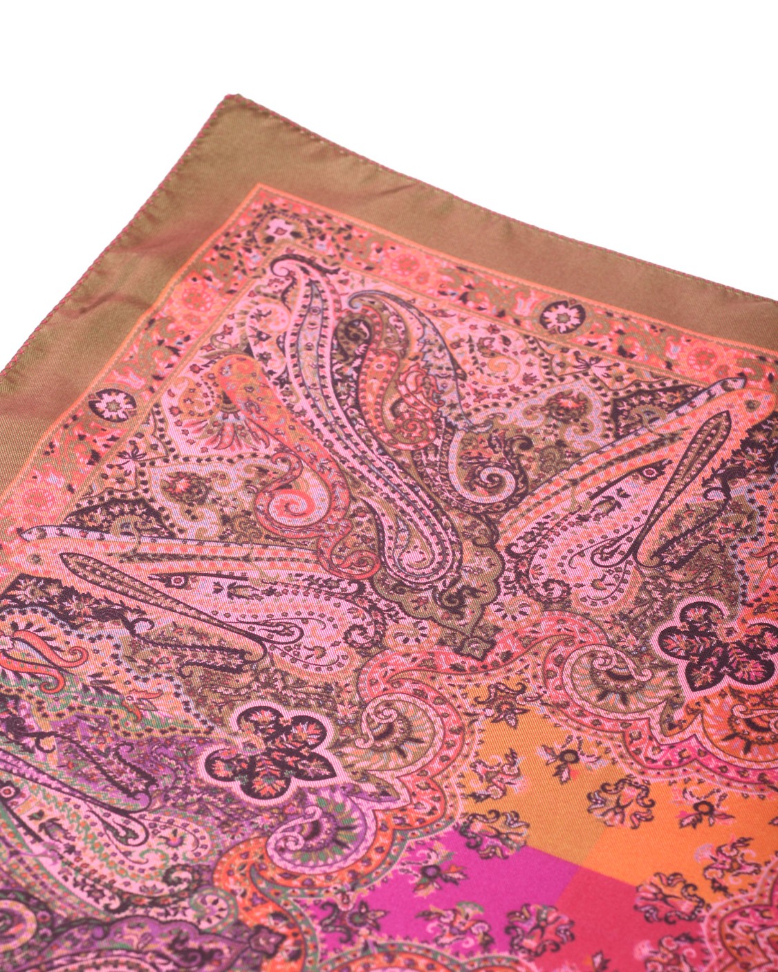 shop ETRO  Pochette: Etro fazzoletto da taschino in seta.
Stampa Paisley d'archivio impreziosita da una bordatura con motivi ornamentali arlecchino in scala cromatica.
Dimensioni: 45x45 cm.
Composizione: 100% seta.
Fabbricato in Italia.. 1T199 9900-0650 number 514911